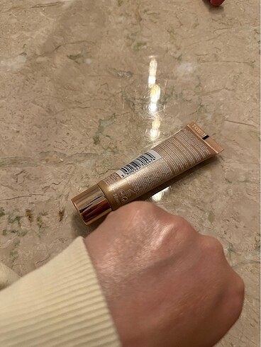 Beden Loreal Paris Glow Cherie