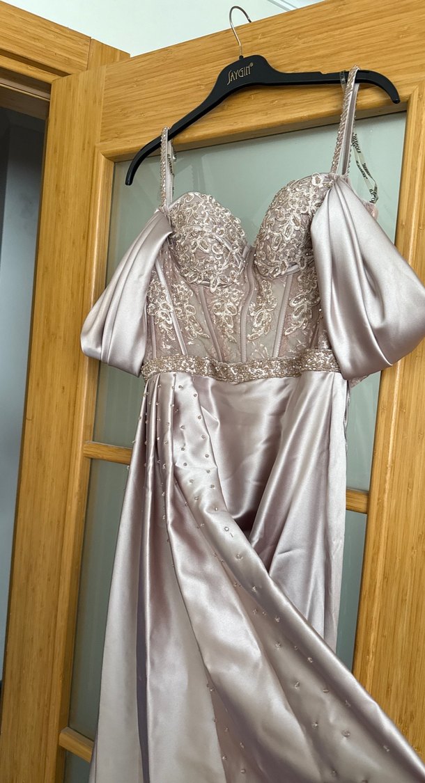 Bej İşlemeli Drapeli Uzun Abiye Elbise - Görsel 3