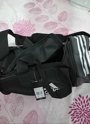 Adidas spor kol çantası
