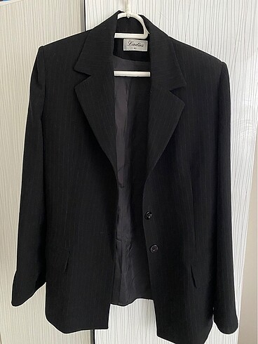 Koton kırmızı çizgili siyah blazer ceket
