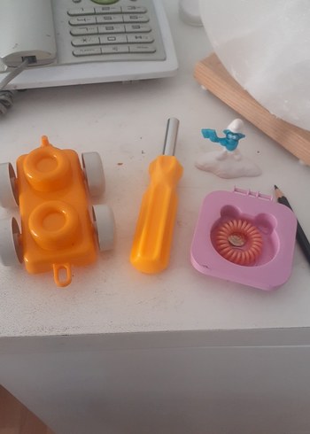 Renkli Oyuncak Seti: Tornavida, Araba ve Figür - Görsel 2