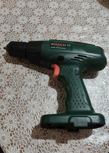 Yeşil Bosch Kablosuz Matkap bataryla degisecek - Görsel 3