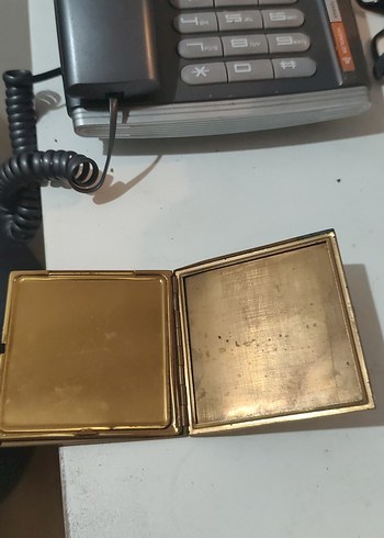 Parlak Altın Renk Metalik Kartlık pudrilik - Görsel 3