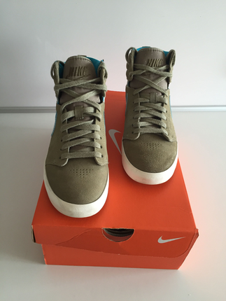 Nike kahverengi yüksek üstleri sneakes