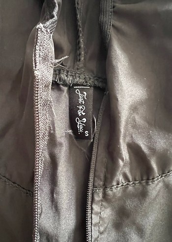 Kapüşonlu yağmurluk - Görsel 4