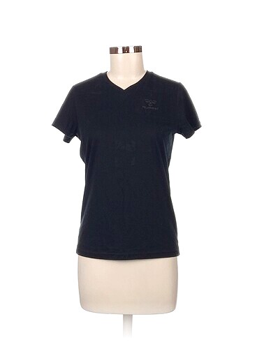 Hummel T-shirt %70 İndirimli.