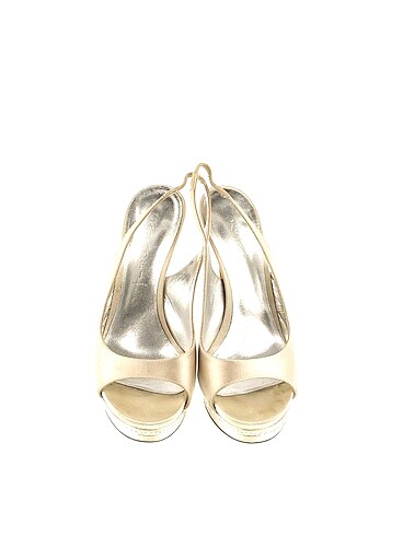 41 Beden Casadei Platform %70 İndirimli.