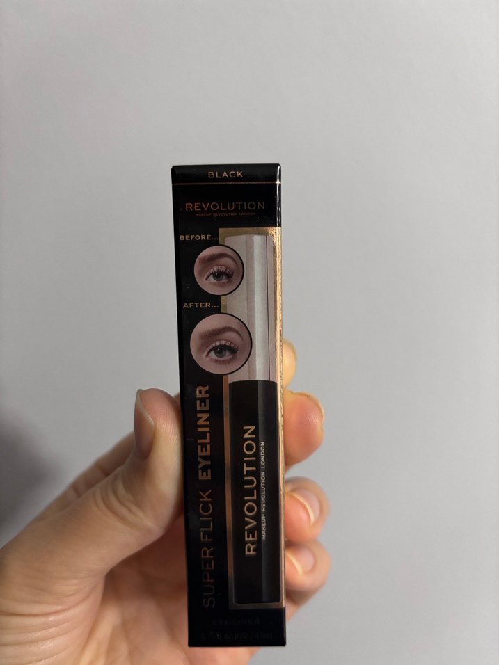 Revolution Siyah Sıvı Eyeliner - Görsel 4