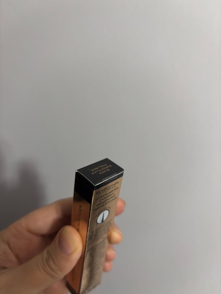 Revolution Siyah Sıvı Eyeliner - Görsel 3