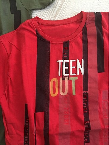 11-12 Yaş Beden kırmızı Renk 2 adet temiz çocuk tişört