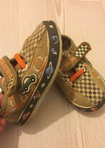 Erkek Çocuk Mavi ve Desenli Bantlı Terlik - Görsel 5