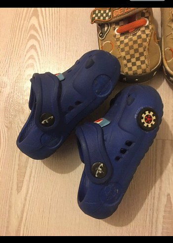 Erkek Çocuk Mavi ve Desenli Bantlı Terlik - Görsel 3