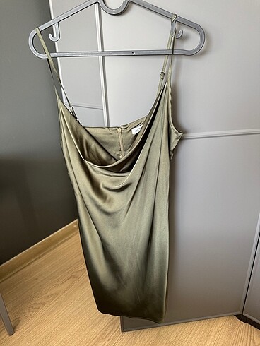 Stradivarius Haki mini saten elbise