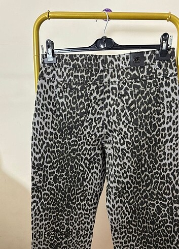 44 Beden siyah Renk Leopar desenli Kot Pantolon