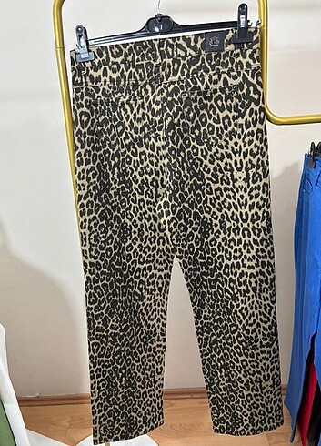 44 Beden camel Renk Leopar desenli kot pantolon