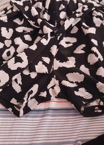 Siyah Beyaz Zebra Desenli Salaş Mini Şort - Görsel 5