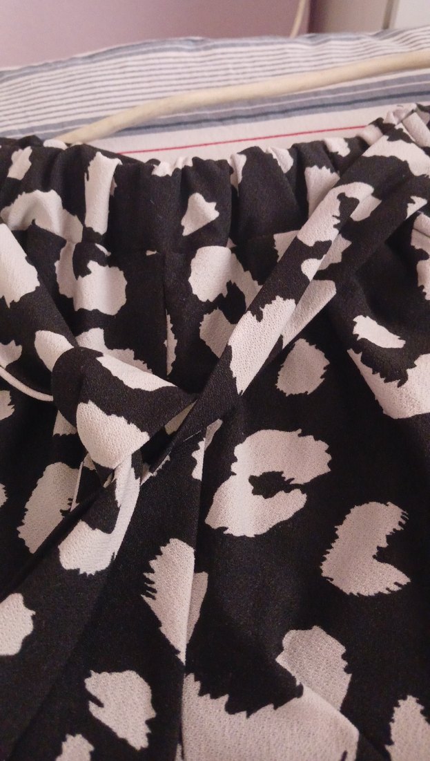 Siyah Beyaz Zebra Desenli Salaş Mini Şort - Görsel 3