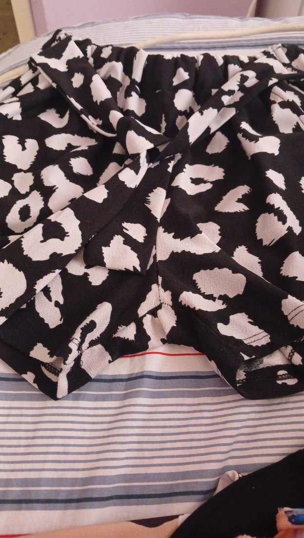 Siyah Beyaz Zebra Desenli Salaş Mini Şort - Görsel 5