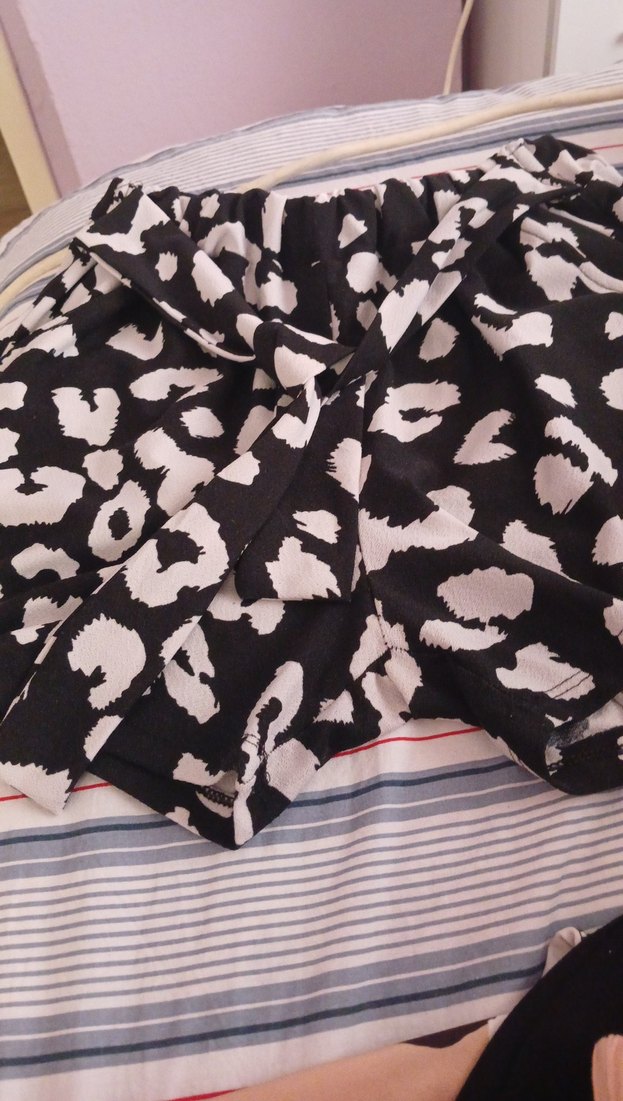 Siyah Beyaz Zebra Desenli Salaş Mini Şort - Görsel 2