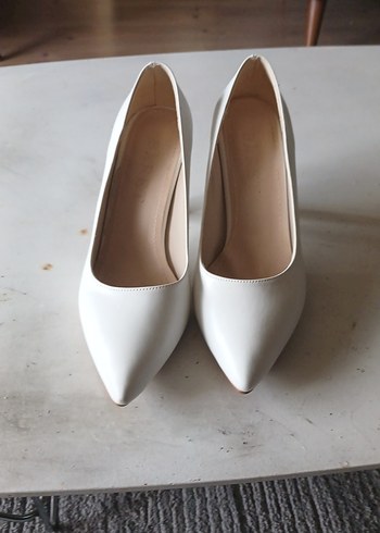 Beyaz Stiletto Topuklu Kadın Ayakkabı