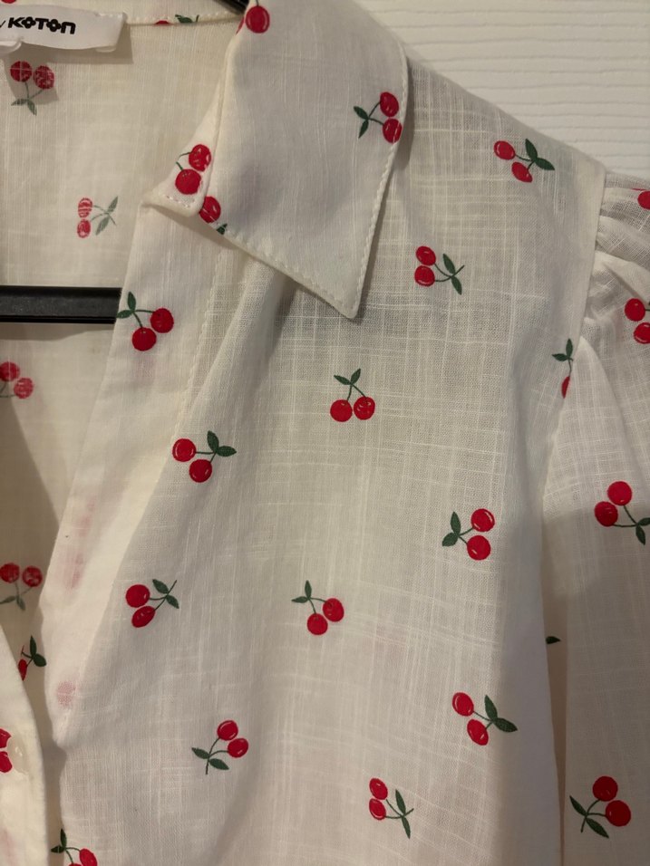 Kiraz Desenli Beyaz Kısa Kollu Gömlek - Görsel 2