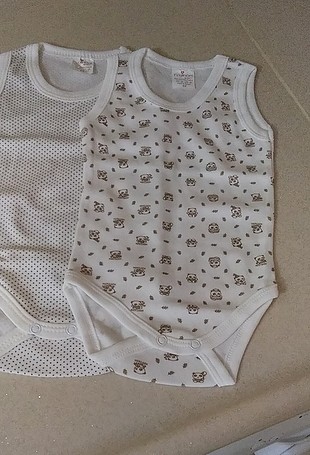 ikili bebek body biri 1-3 aydiğeri 3-6 ay etiketsiz hiç kullanıl