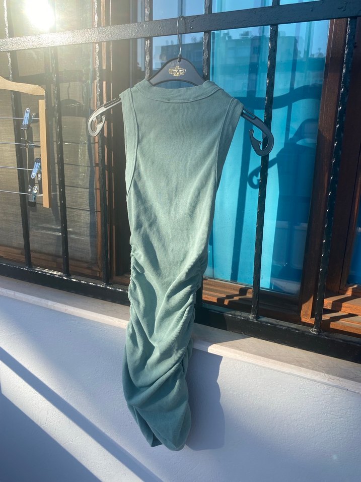 Kolsuz Drapeli Mini Elbise - Görsel 5