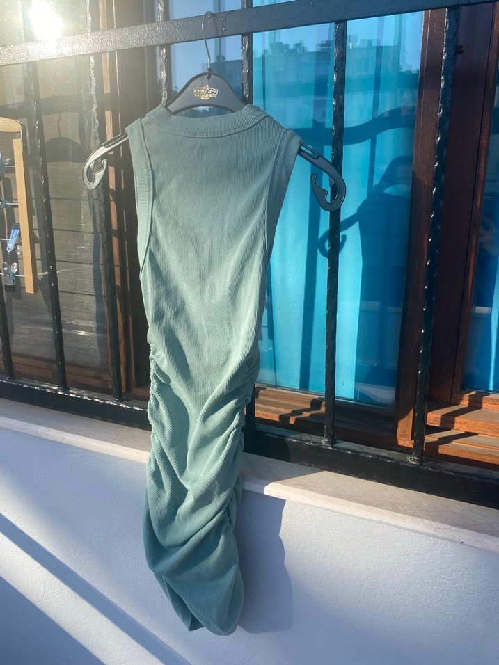 Kolsuz Drapeli Mini Elbise - Görsel 3