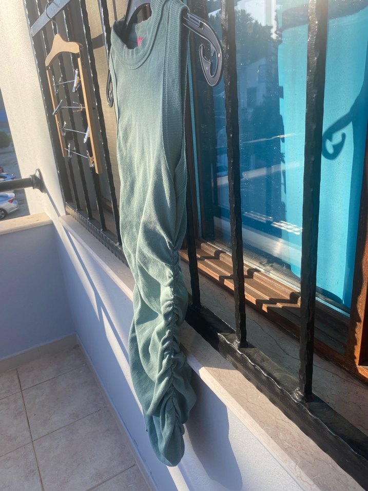 Kolsuz Drapeli Mini Elbise - Görsel 2