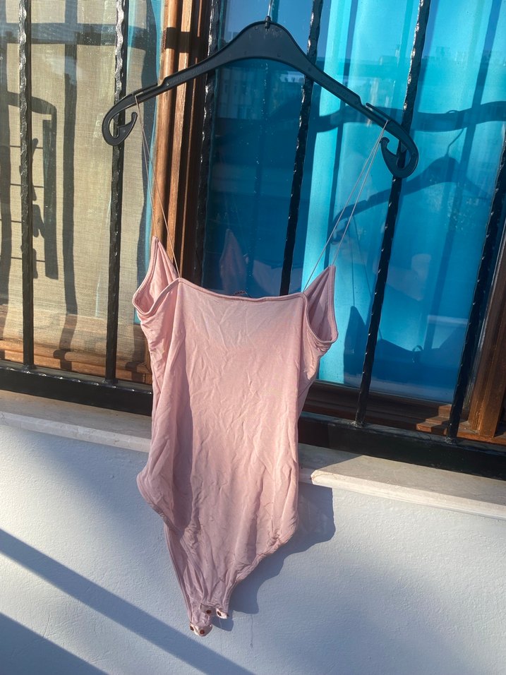 Pembe Askılı degaje yaka body - Görsel 4