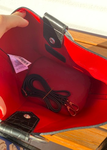 Mavi Marka Siyah Yılan Desenli Deri Kadın Çanta - Görsel 3