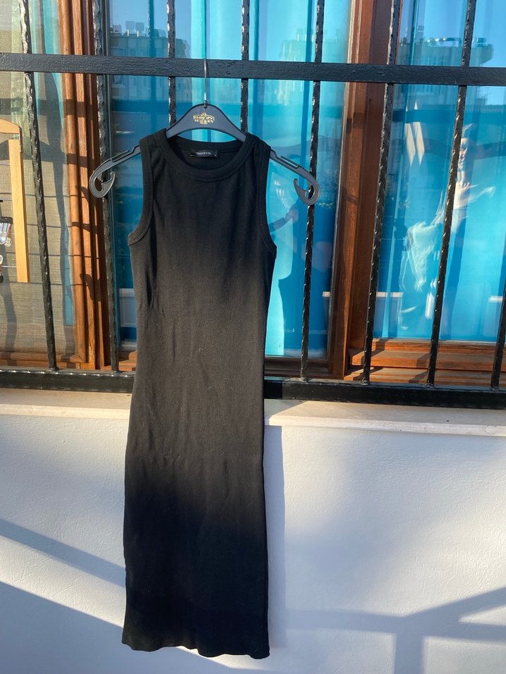 Siyah Uzun Kolsuz Elbise - Görsel 2