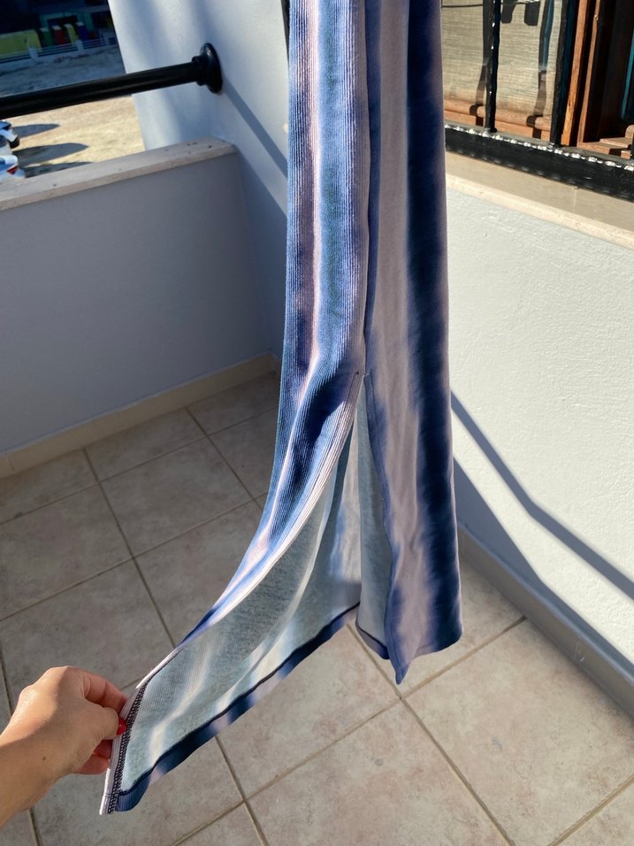 Stradivarius Mavi Gri Batik Desenli Uzun Kolsuz Elbise - Görsel 3