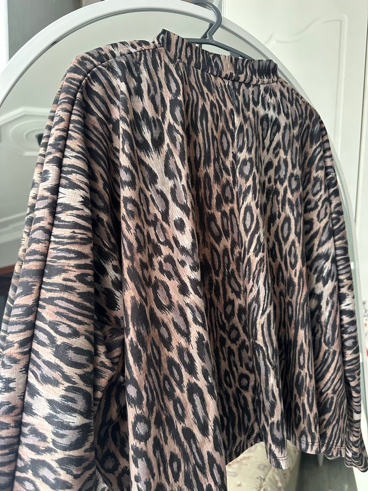 Kahverengi Leopar Desenli Kadın Bluz - Görsel 3