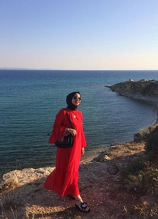 kırmızı elbise