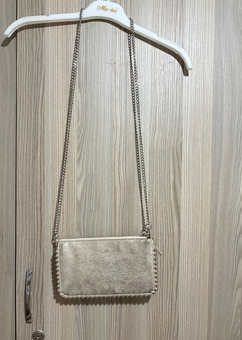 Zara Zara boncuk zımba detaylı zincirli çanta