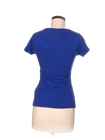 36 Beden Diğer T-shirt %70 İndirimli.