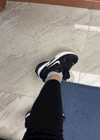 38 Beden Nike Siyah Kadın Spor Ayakkabı Velcro Detaylı