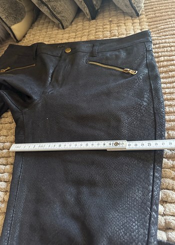 ZARA siyah süet görünümlü yılan pantolon - Görsel 9