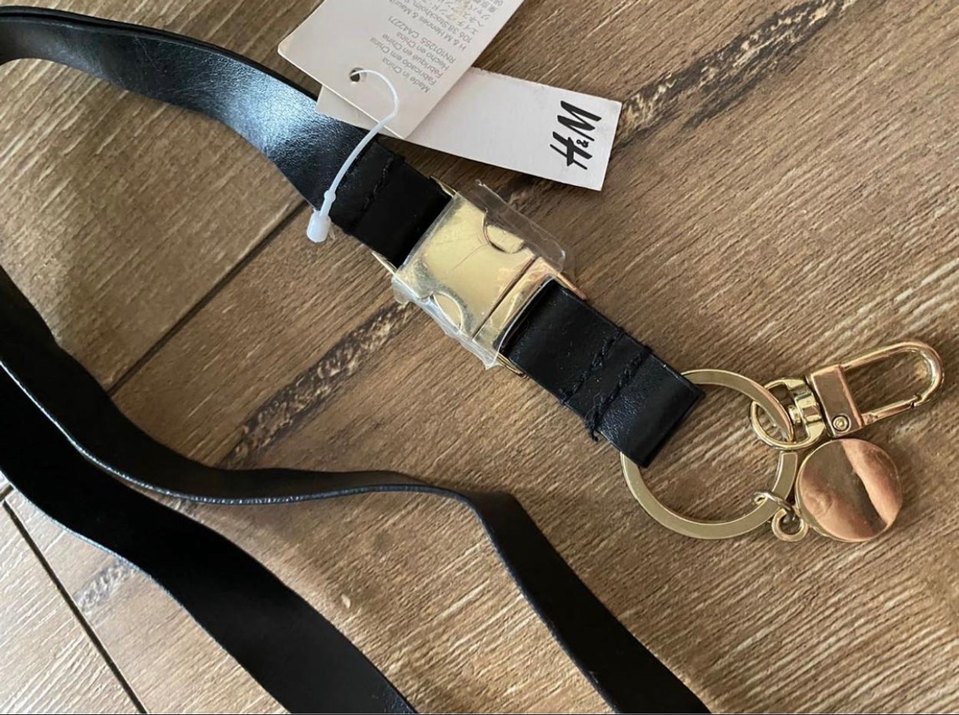 H&M Siyah Minimalist unisex Anahtarlık - Görsel 3