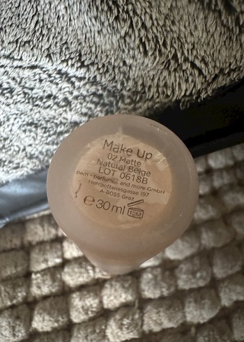 Ombia Cosmetics Mat Fondöten - Bej - Görsel 5