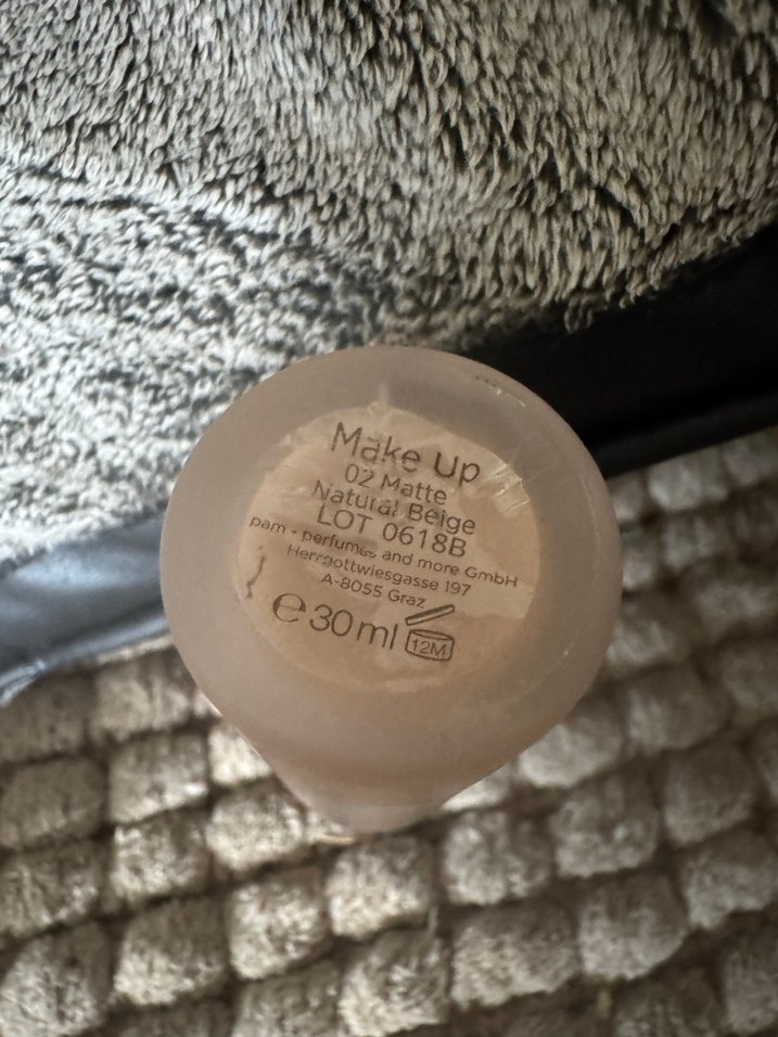 Ombia Cosmetics Mat Fondöten - Bej - Görsel 5