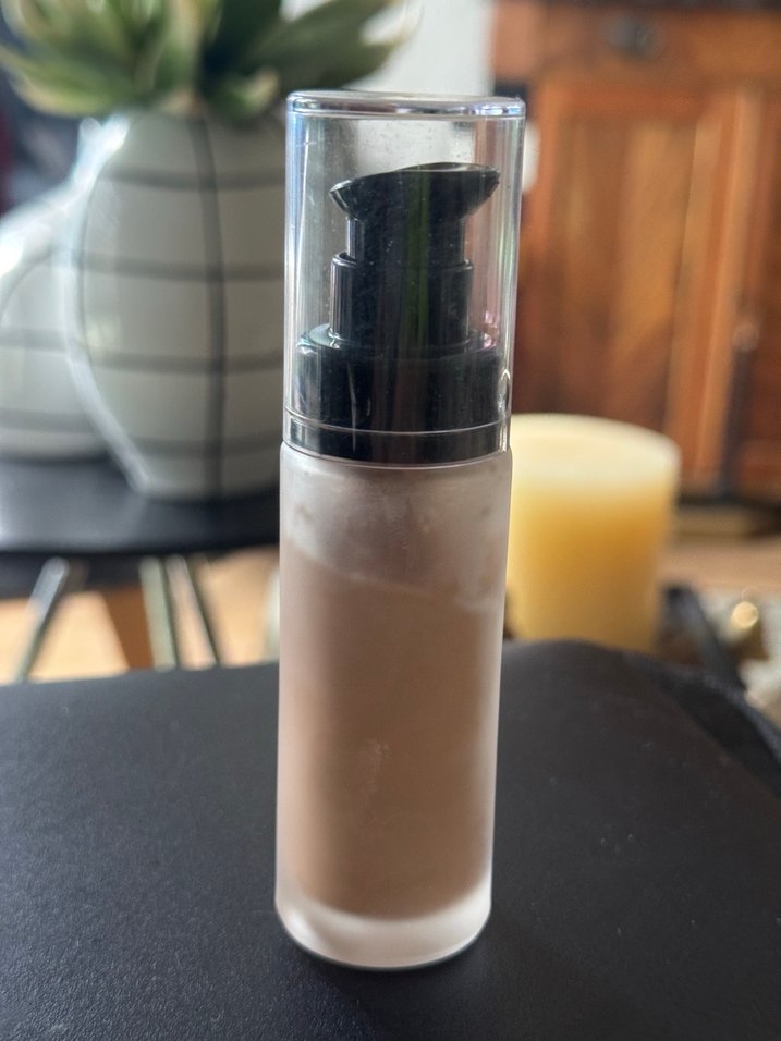 Ombia Cosmetics Mat Fondöten - Bej - Görsel 2