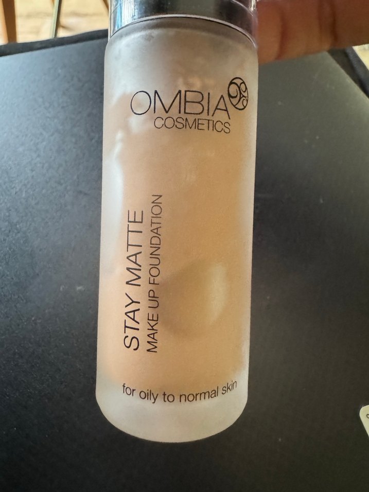 Ombia Cosmetics Mat Fondöten - Bej - Görsel 3