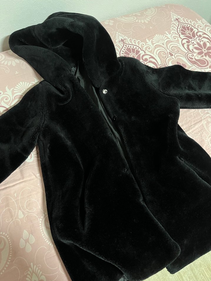 Siyah Kapüşonlu Peluş Kaban - Görsel 3