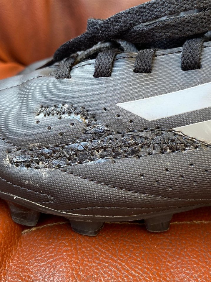 addas krampon sadece bi kenarında dikiş var yeni gibi - Görsel 3