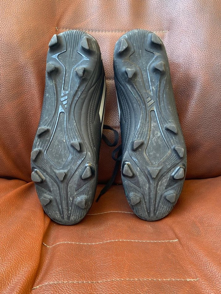 addas krampon sadece bi kenarında dikiş var yeni gibi - Görsel 2