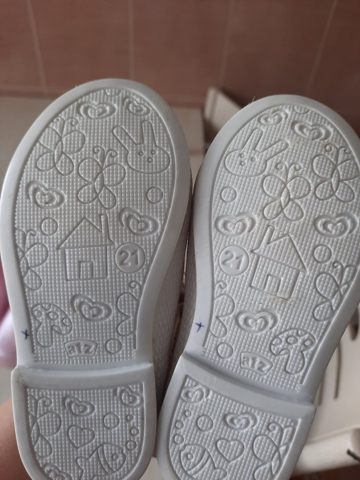 Beyaz Desenli Kız Babet - Görsel 2