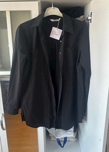 Düğmeli Siyah Oversize Gömlek