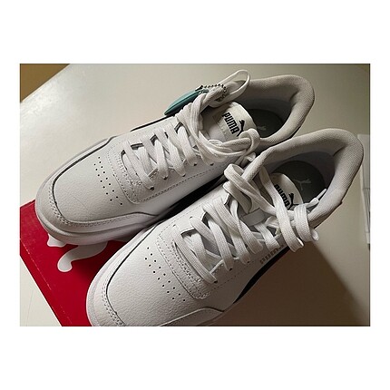 Puma Caracal Sneakers
